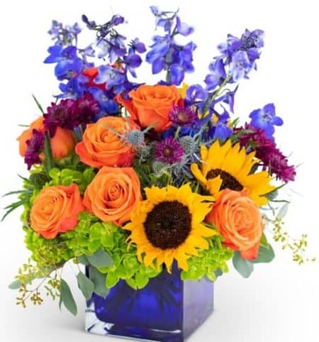 Season of You is a flower arrangement to send to someone that holds a special place in your heart, and also to encourage your recipient to acknowledge that this season, they can recognize themselves as special, too.